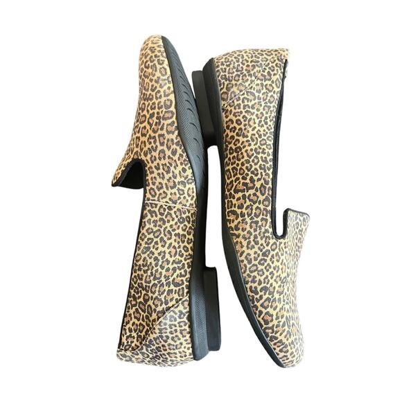 Clarks Women's Sara Poppy Cheetah Print Flat Loafer Sz 11 - Picture 3 of 6